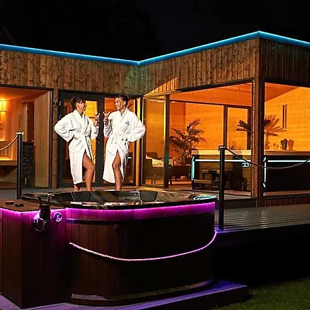 Goscinne U Malgorzaty Jacuzzi & Sauna 住宿加早餐酒店 3*
